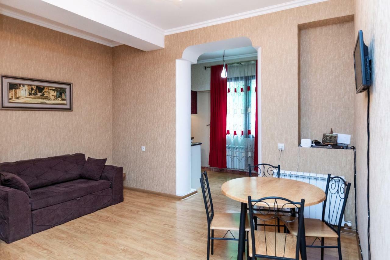 Gnn Cosy Apartment Tbilisi Ngoại thất bức ảnh