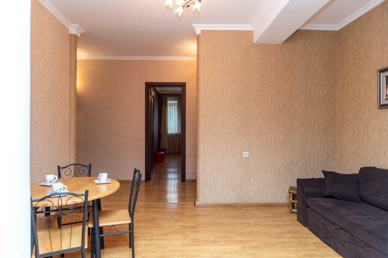Gnn Cosy Apartment Tbilisi Ngoại thất bức ảnh