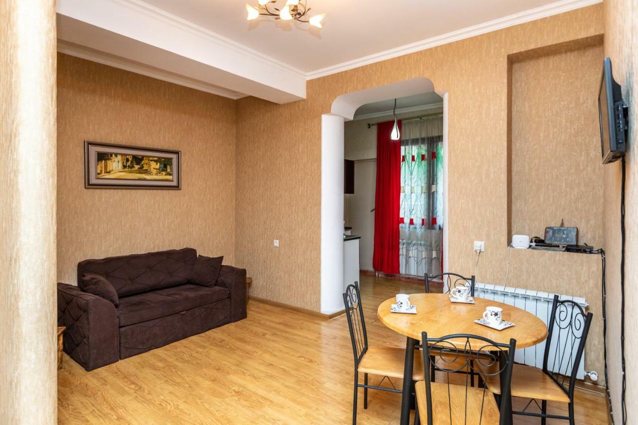 Gnn Cosy Apartment Tbilisi Ngoại thất bức ảnh